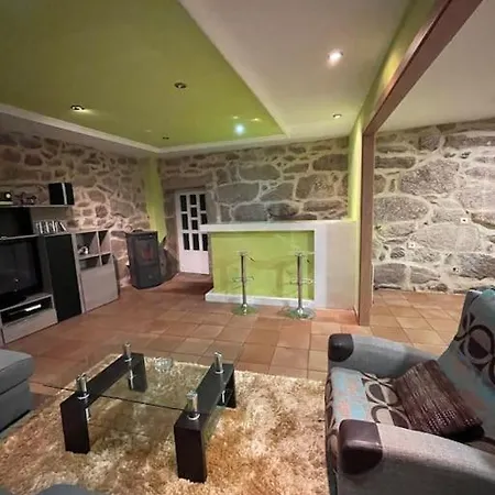 別荘 Casa Con Piscina En Vigo *