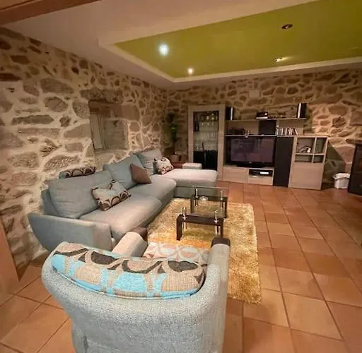 別荘 Casa Con Piscina En Vigo *